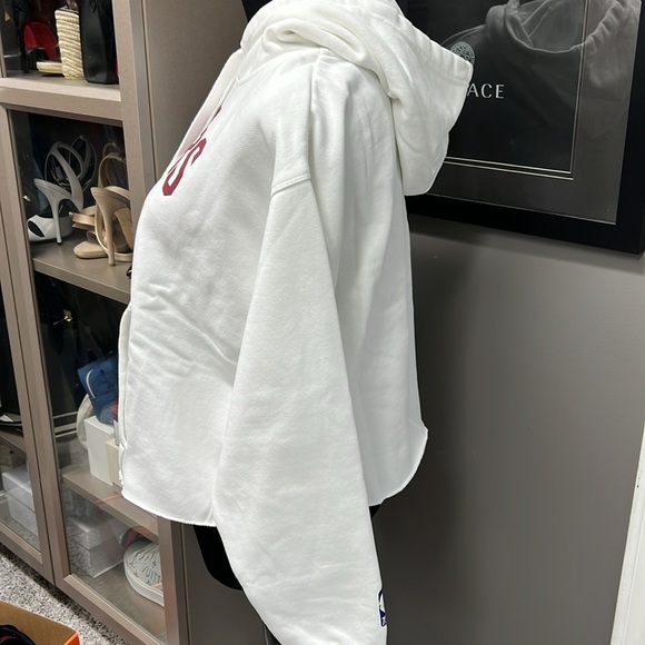 NWOT: NIKE CLEVELAND CAVALIERS HOODIE - Picture 2 of 3